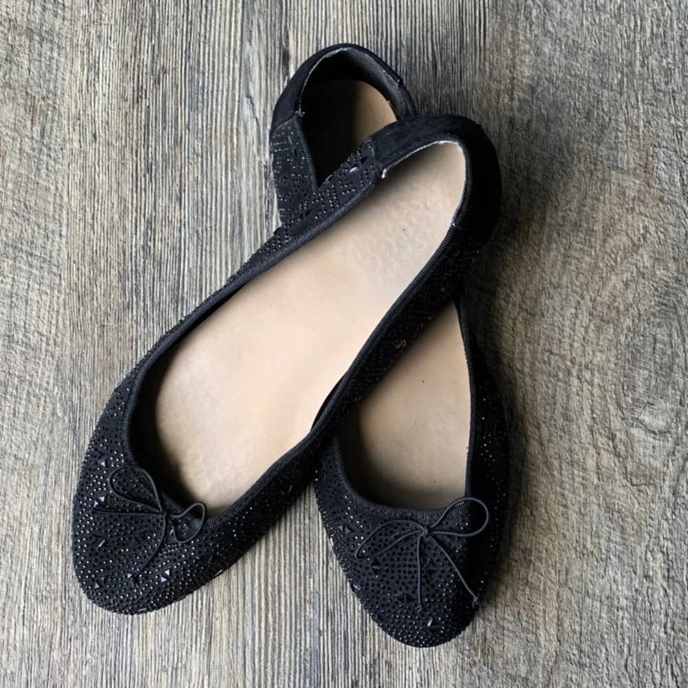 Aldo Black Sparkly Flats w, Bows.